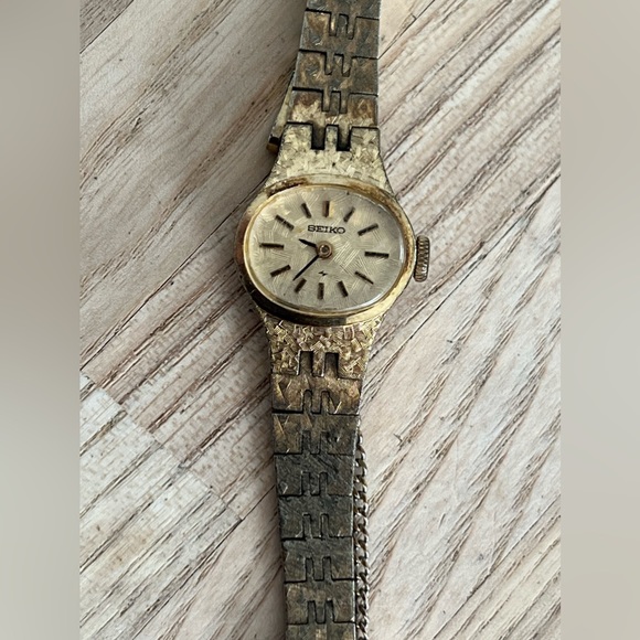 Seiko Ladies Watch Vintage Gold Tone Metal Bracelet and Dial Mechanical Winding - Picture 3 of 11